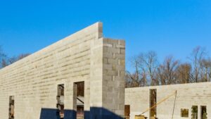 Mehr über den Artikel erfahren Warum der Rohbau die wichtigste Phase beim Hausbau ist | BMN Bau Tirol